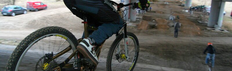 PumpTrack pod mostem