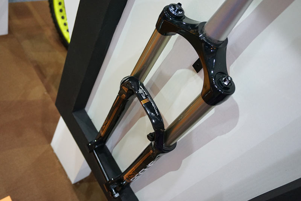 RST-Rogue-275plus-suspension-fork01