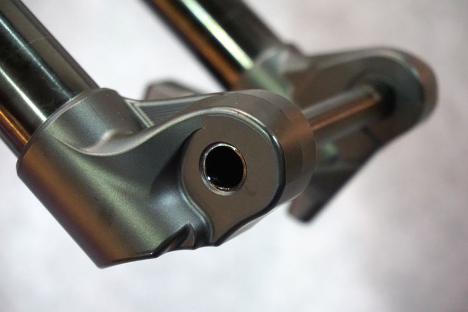 RST-inverted-suspension-fork-prototype08